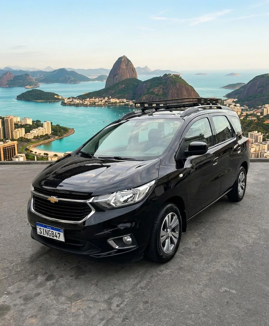 Veículo preto para transfer e viagens